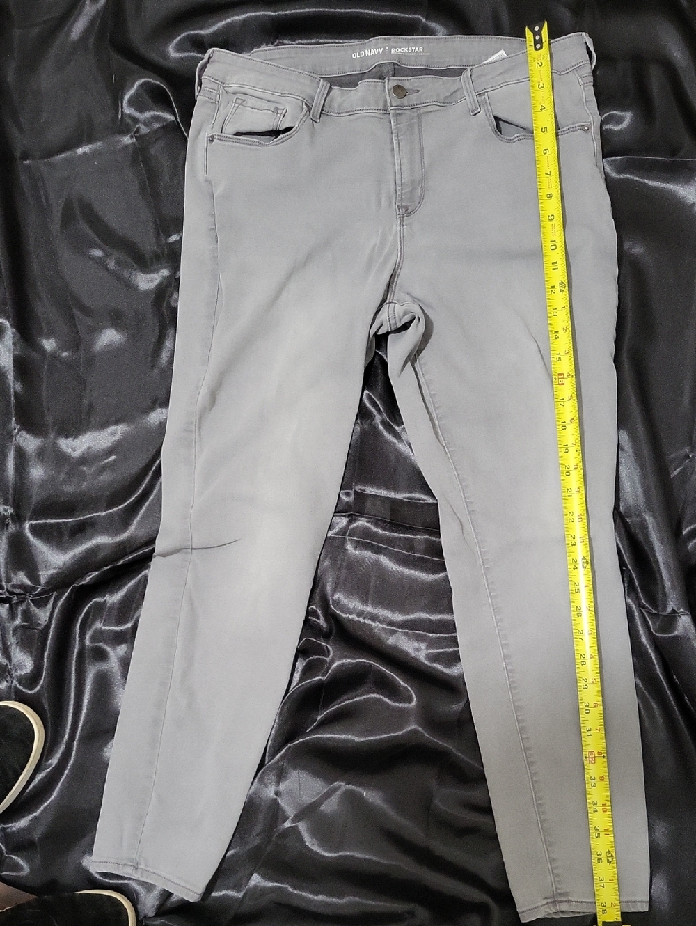 Old Navy Rockstar Mid-Rise Grey Denim Jeans Size 16 - Picture 7 of 7